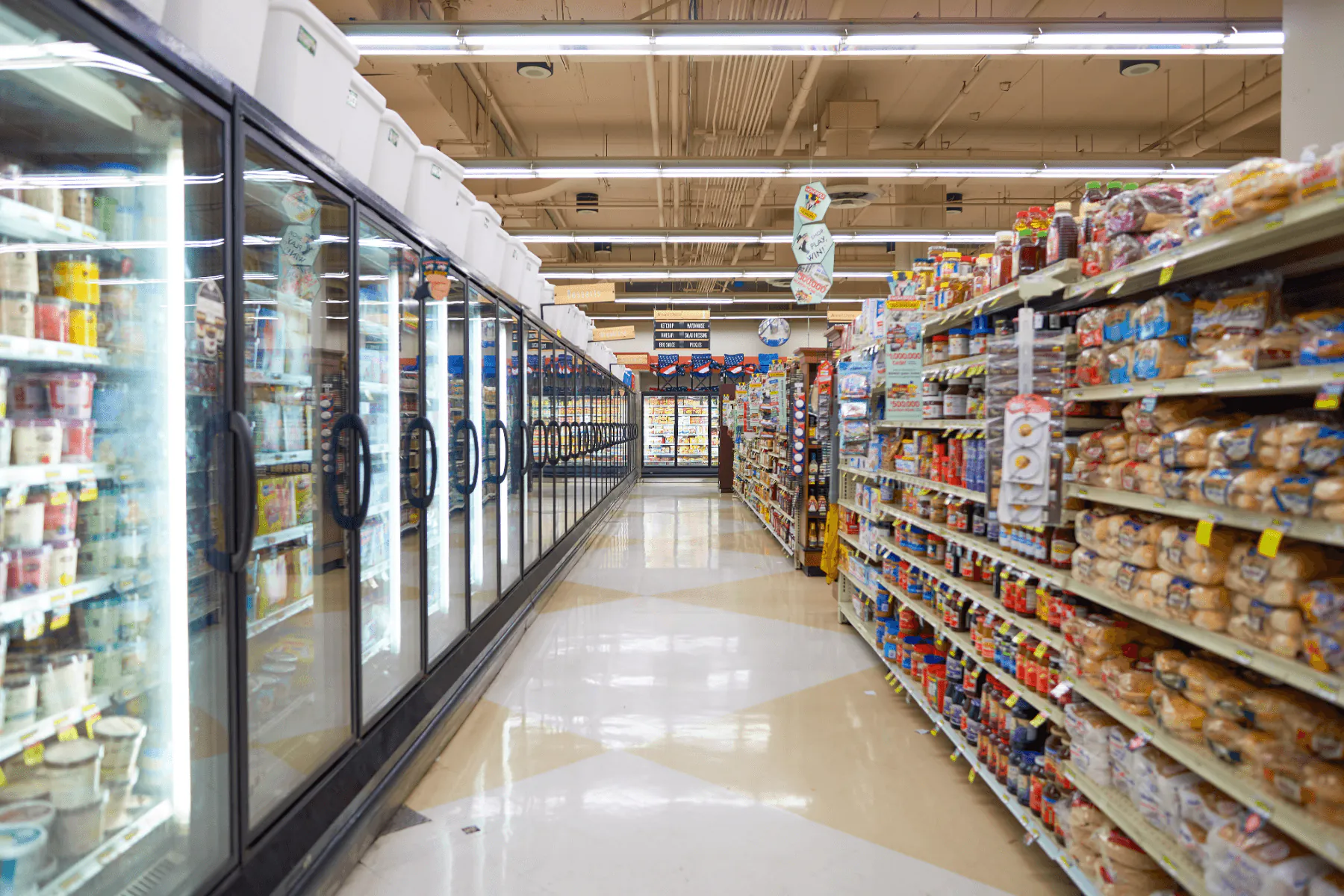 Grundbeleuchtung im Supermarkt